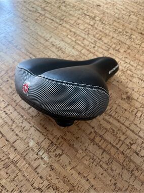 🚲 Schwinn Black and White Comfort Bike Saddle
